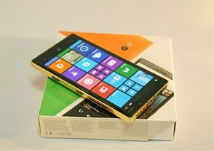 Lumia 930 mạ vàng 24K ra mắt ở Việt Nam, giá 18 triệu đồng