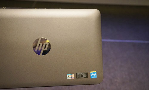 HP ra mắt tablet lai laptop Pavilion X2