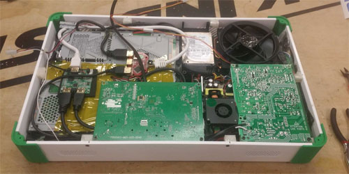 PlayBox, laptop lai giữa Xbox One và PS4