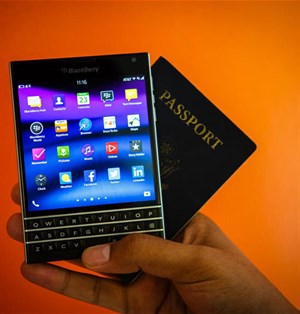 BlackBerry ra mắt Passport vàng, chỉ có 50 máy, giá 899$