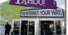 Microsoft tự "đâm mình" khi đòi mua Yahoo?