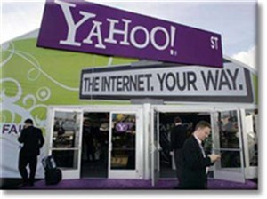 Microsoft tự "đâm mình" khi đòi mua Yahoo?