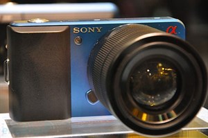 Ngắm camera ống kính rời siêu nhỏ Sony