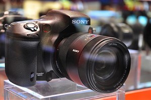 Bộ đôi ống kính cao cấp mới của Sony