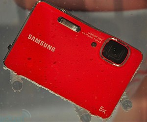Máy ảnh chống thấm nước và chống sốc của Samsung