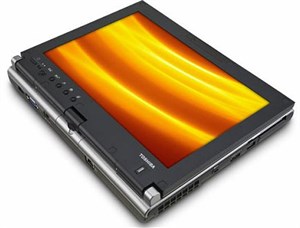 Laptop màn hình cảm ứng lật xoay của Toshiba