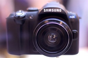 Samsung kỳ vọng vào máy ảnh ống kính rời không gương lật