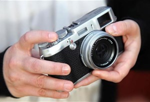 Máy ảnh Fujifilm có hệ thống ngắm kép đầu tiên