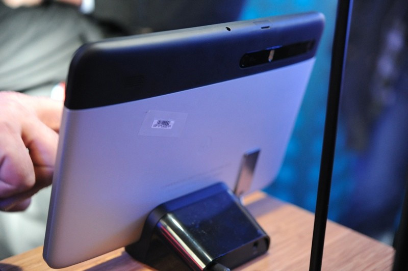 Lớp vỏ sau màu bạc