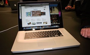 Laptop MacBook Pro chạy Android dùng pin hơn 1 ngày