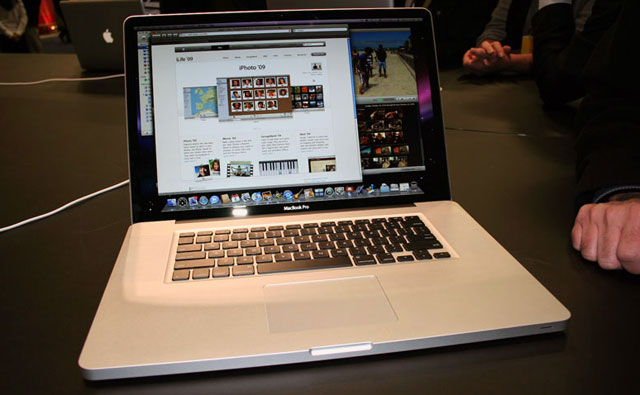 Laptop MacBook Pro chạy Android dùng pin hơn 1 ngày