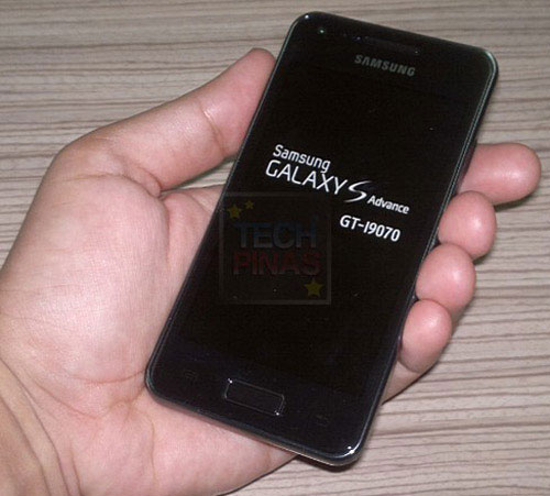 Ảnh thực tế của Samsung Galaxy S Advance. 