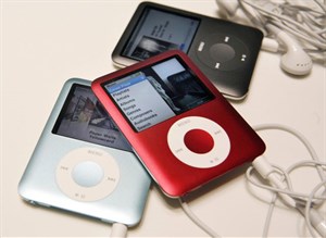 iPod và iOS của Apple lại bị kiện