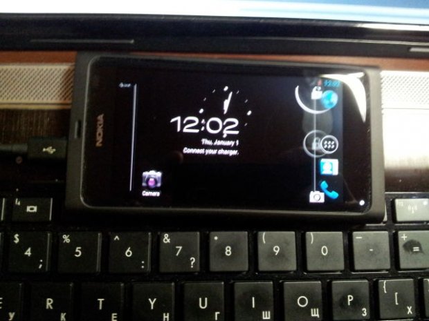 Ảnh chụp Nokia N9 chạy hệ điều hành Android 4.0.