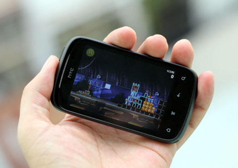 Explorer, mẫu smartphone vừa giảm giá một triệu đồng.