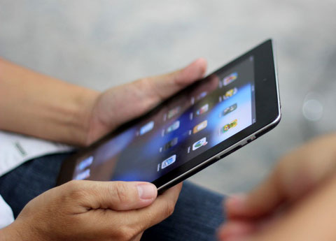 iPad 2 giảm giá, trong khi nhiều người bắt đầu bán máy cũ chờ dòng mới.