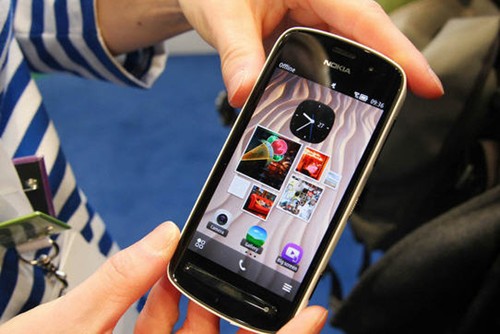 Đánh giá điện thoại 41 'chấm' Nokia 808 PureView 