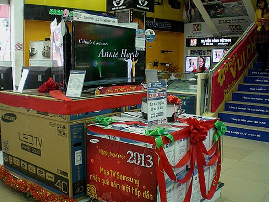 TV màn hình Full HD cận Tết bán tốt