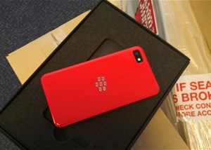 BlackBerry Z10 ra mắt phiên bản màu đỏ đặc biệt