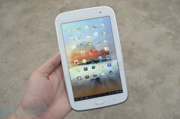 Hyundai T7: Tablet giá rẻ, màn hình đẹp Hyundai T7: Tablet giá rẻ, màn hình đẹp