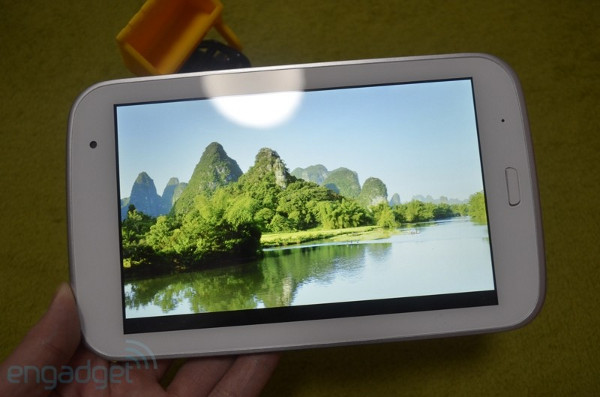 Hyundai T7: Tablet giá rẻ, màn hình đẹp Hyundai T7: Tablet giá rẻ, màn hình đẹp