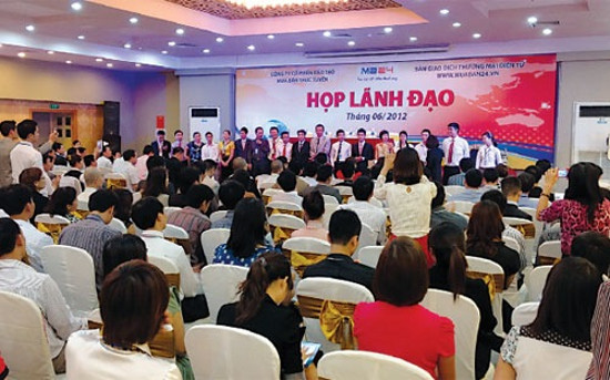 Thương mại điện tử: Một năm nhiều “sóng gió” Thương mại điện tử: Một năm nhiều “sóng gió”