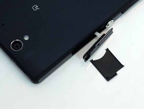 Những hình ảnh đầu tiên về Xperia Z tại Việt Nam