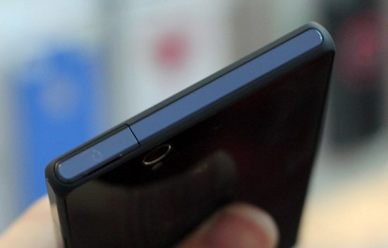 Những hình ảnh đầu tiên về Xperia Z tại Việt Nam