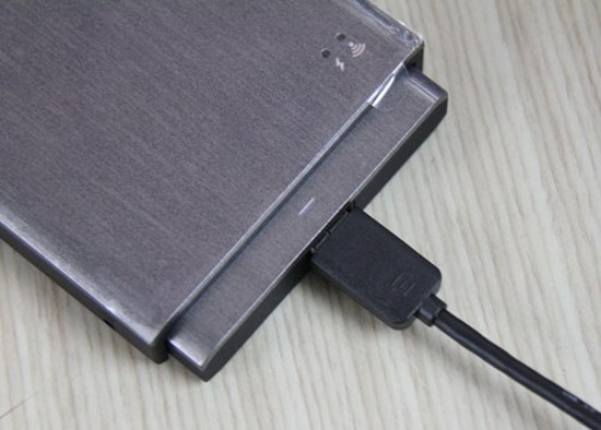 Ổ cứng tự chia sẻ dữ liệu qua Wi-Fi của Seagate Ổ cứng tự chia sẻ dữ liệu qua Wi-Fi của Seagate