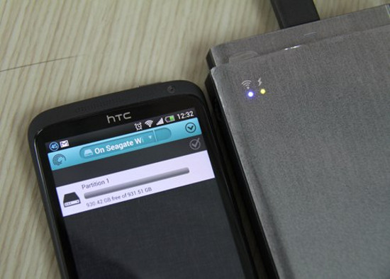 Ổ cứng tự chia sẻ dữ liệu qua Wi-Fi của Seagate Ổ cứng tự chia sẻ dữ liệu qua Wi-Fi của Seagate