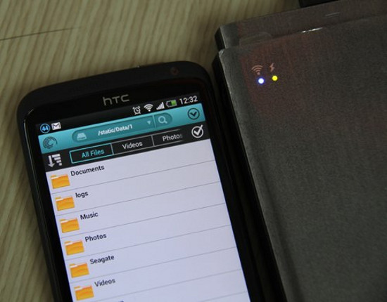 Ổ cứng tự chia sẻ dữ liệu qua Wi-Fi của Seagate Ổ cứng tự chia sẻ dữ liệu qua Wi-Fi của Seagate