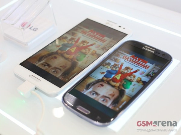 Màn hình Galaxy S III "nịnh mắt" hơn Optimus G Pro Màn hình Galaxy S III "nịnh mắt" hơn Optimus G Pro