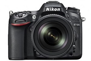 Nikon D7100 không phải là mẫu thay thế cho D300s