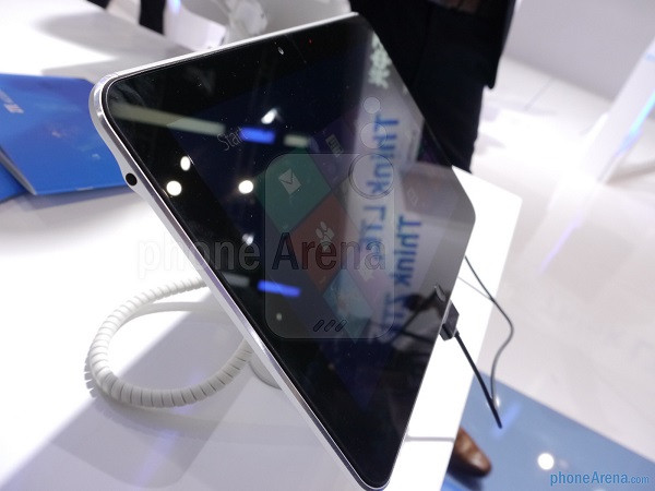 Cận cảnh máy tính bảng Windows 8 ZTE V98 Cận cảnh máy tính bảng Windows 8 ZTE V98