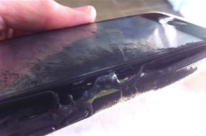 iPhone 5C phát nổ trong túi quần một học sinh lớp 8