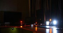 Vì sao máy tính để bàn vẫn tiêu thụ điện ngay cả khi đã tắt?
