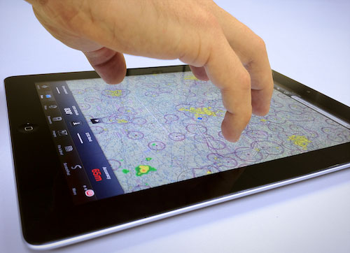 Sử dụng nhiều ngón tay để thay thế bấm phím Home trên iPad. Sử dụng phím Home cảm ứng trên các thiết bị iOS