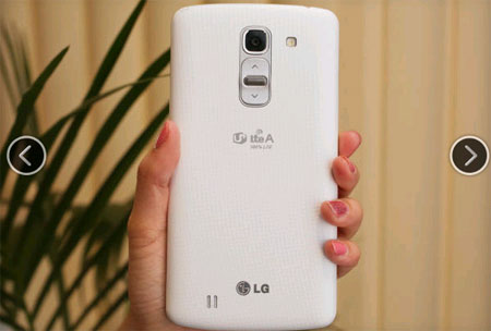 Các nút điều khiển vật lý được LG bố trí ở mặt sau máy LG G Pro 2 chính thức ra mắt với cấu hình khủng