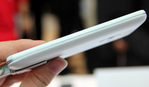 Ảnh thực tế LG G2 mini Cặp đôi smartphone Android thiết kế lạ của LG