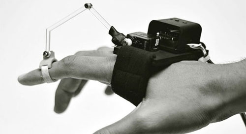 Thiết bị đeo tay giúp con người học vẽ