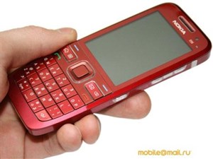 Đỏ rực Nokia E55 