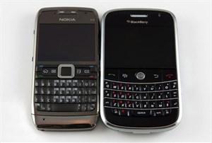 Nokia E71 vs. BlackBerry Bold 