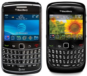 Mua BlackBerry Curve 8520 hay Bold 9700?