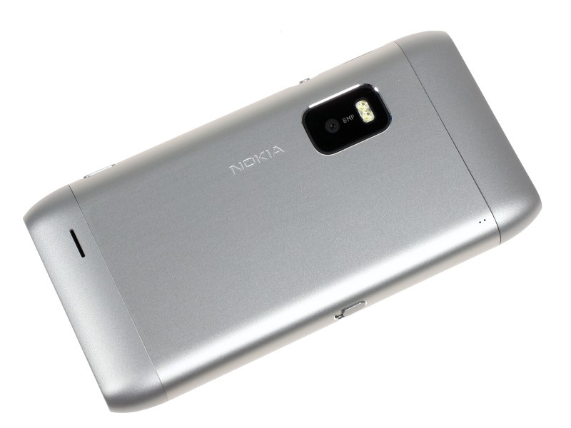 Nokia E7
