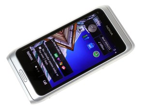 Xem màn hình CBD của Nokia E7