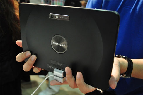 Cận cảnh Galaxy Tab 10.1 tại Samsung Forum 2011 