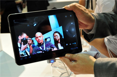 Cận cảnh Galaxy Tab 10.1 tại Samsung Forum 2011 