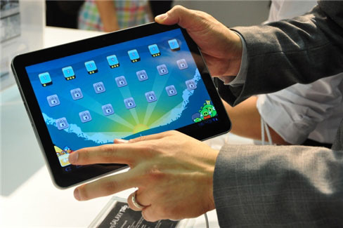 Cận cảnh Galaxy Tab 10.1 tại Samsung Forum 2011 