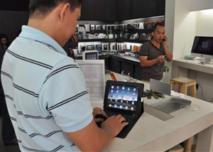 iPad và iPhone 4 xách tay giảm giá từng ngày