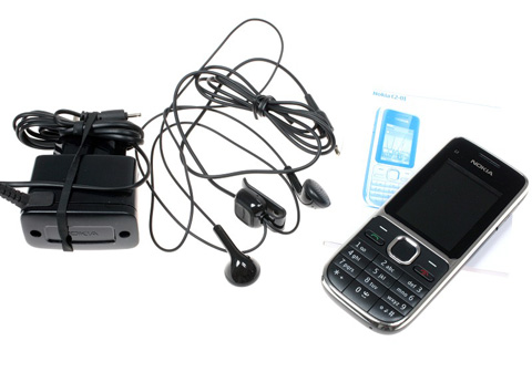 'Đập hộp' di động 3G rẻ nhất của Nokia